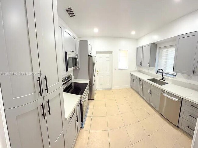 Building Photo - 12325 NE 4th Ave