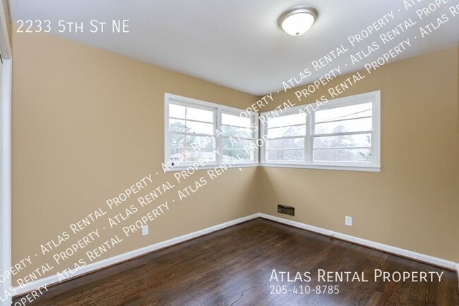 Building Photo - 2233 5th St NE