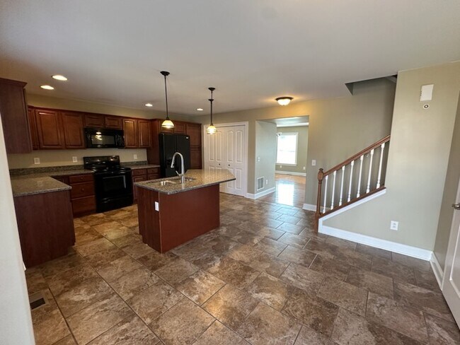 Building Photo - 170 Cortland Dr