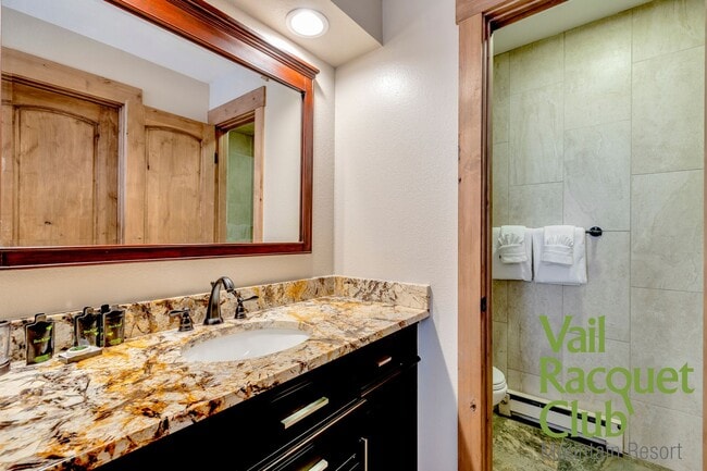 Building Photo - Annual Lease - 3BR, 3BA 3-level Townhome w...