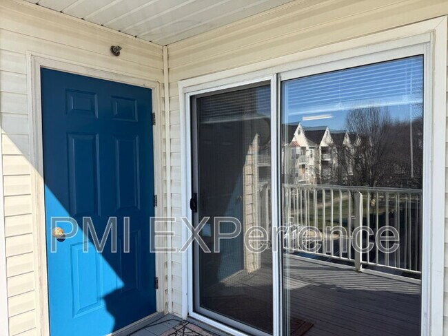 Building Photo - 8931 Town Center Cir