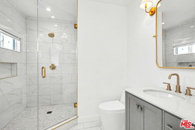 Building Photo - 7832 Croydon Ave