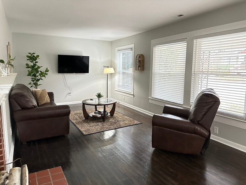 Building Photo - 505 Ward Ave NE