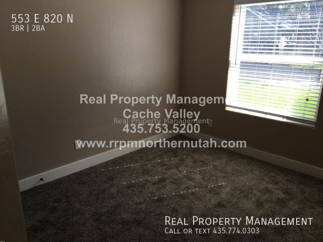 Building Photo - 553 E 820 N