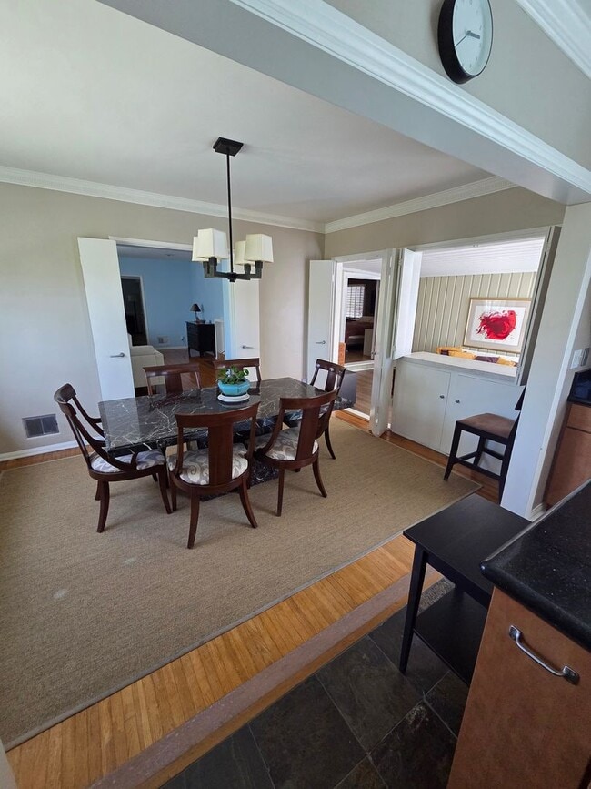 Building Photo - Spacious 3-Bedroom, 2.5-Bath Home with Pool – Fully Furnished!