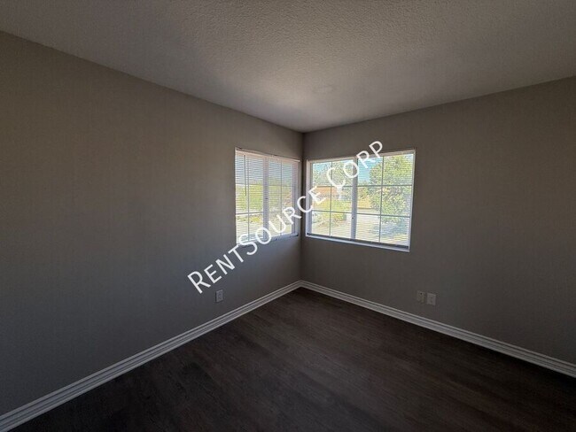 Building Photo - 40055 Castana Ln
