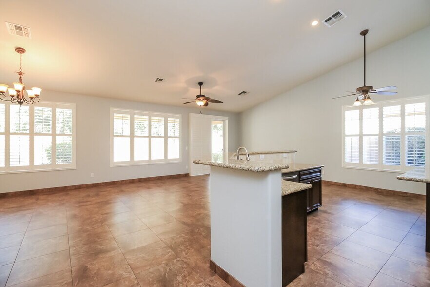 Building Photo - 20960 E Via Del Rancho Rd