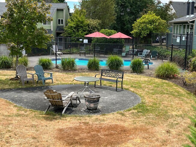 Building Photo - 3 bed 2 bath townhouse in Winslow Park!