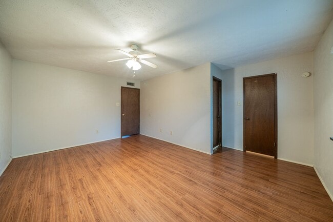 Building Photo - Move-In Ready 3-bed 2-bath!