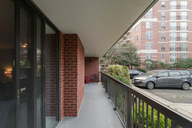 Building Photo - 1318 22nd St NW