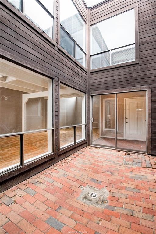 Building Photo - 1532 Wolf Run