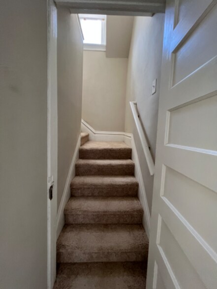 Building Photo - 730 California Ave