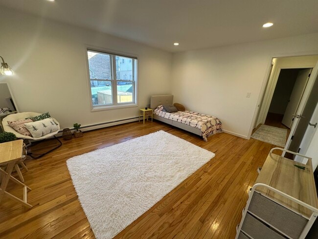 Building Photo - 531 Day Ave