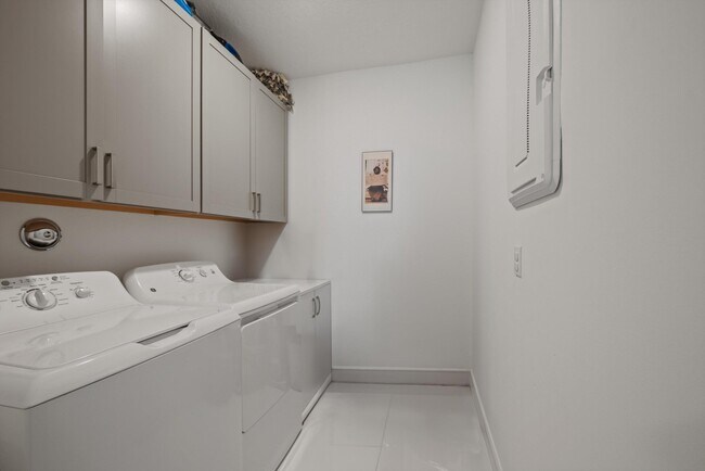 Building Photo - 8891 Grand Prix Ln