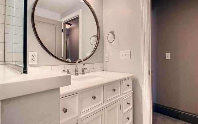 Building Photo - 3211 Zuni St