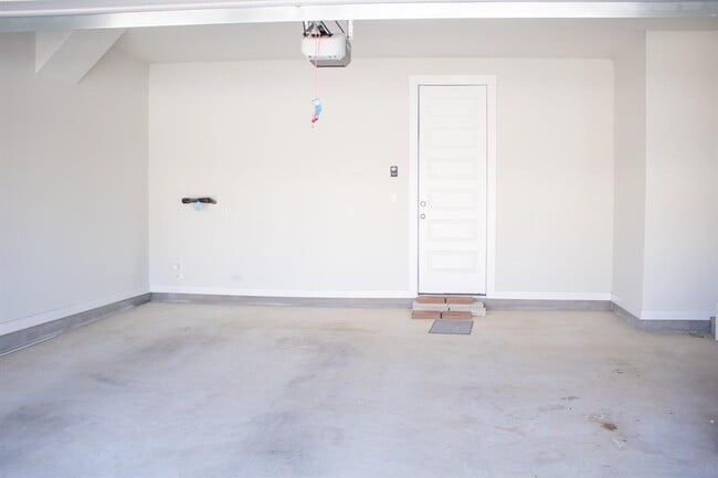 Building Photo - 123 Table Top Bnd