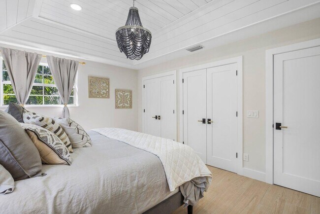 Building Photo - 1920 Spanish Trail