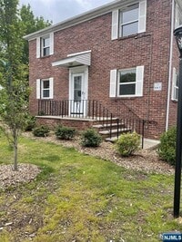 Building Photo - 2 Pleasant Ct