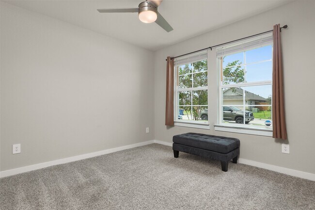 Building Photo - 2612 Golden Palms Ln