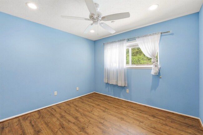 Building Photo - 3807 Glenwood Springs Dr