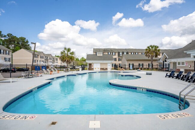 Building Photo - 1051 Southern Dr