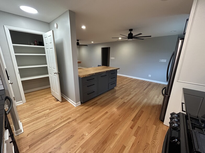 Building Photo - 1008 Lambeth Dr