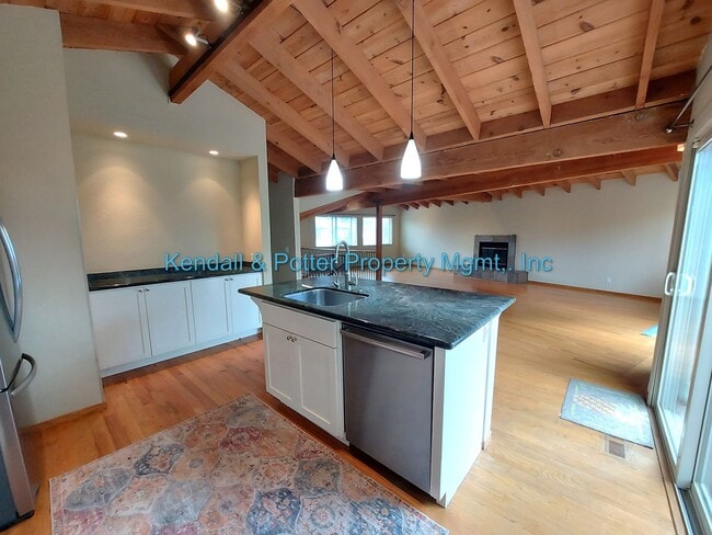 Building Photo - Spacious and Bright 3BR 2BA Seacliff Home - Close to the Beach!