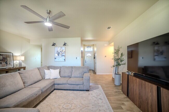Building Photo - Beautiful 4-Bedroom Home with Spacious Bac...
