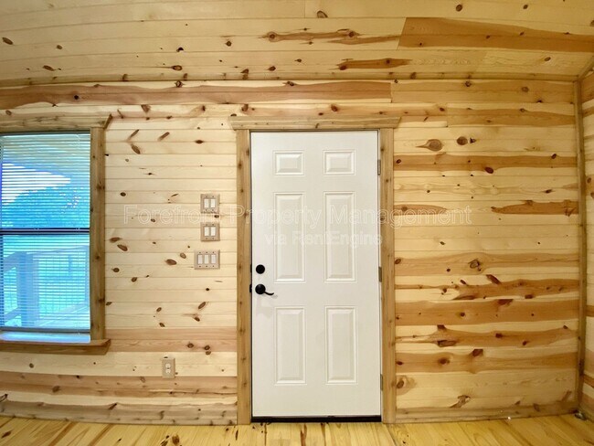 Building Photo - 624 Deer Creek Dr W