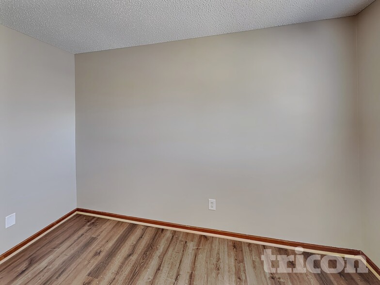 Building Photo - 7712 Lachman Ave NE