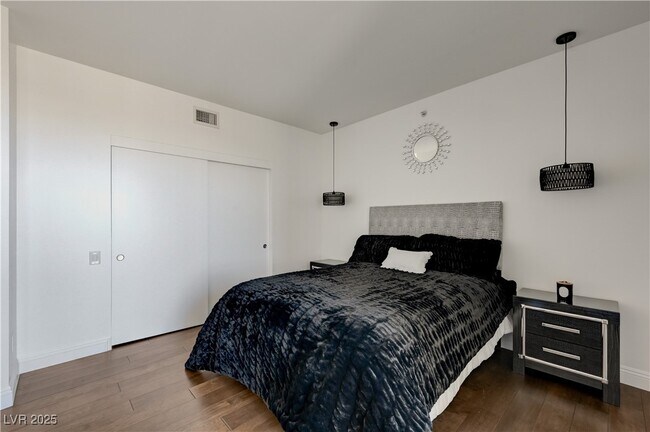 Building Photo - 222 Karen Ave