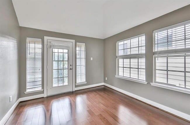 Building Photo - 415 Asbury St