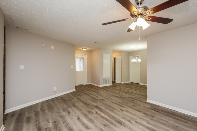 Building Photo - 346 Paula Ct