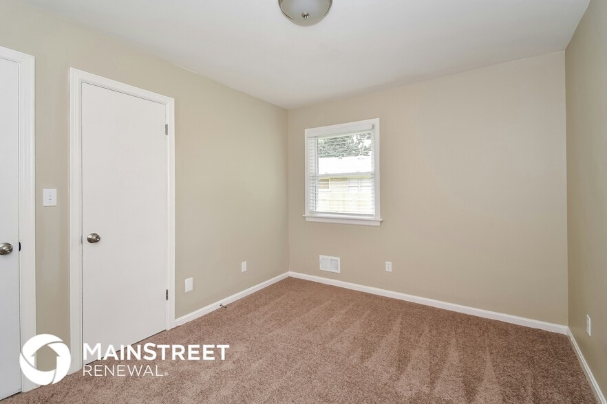 Building Photo - 2 Addison Ct