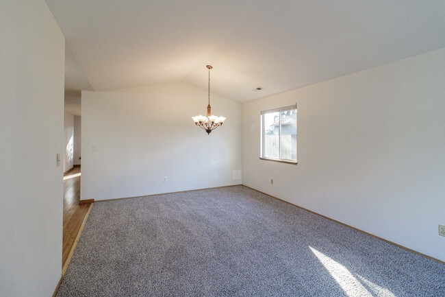 Building Photo - Ask About Our $500 Off Move In Special - N...