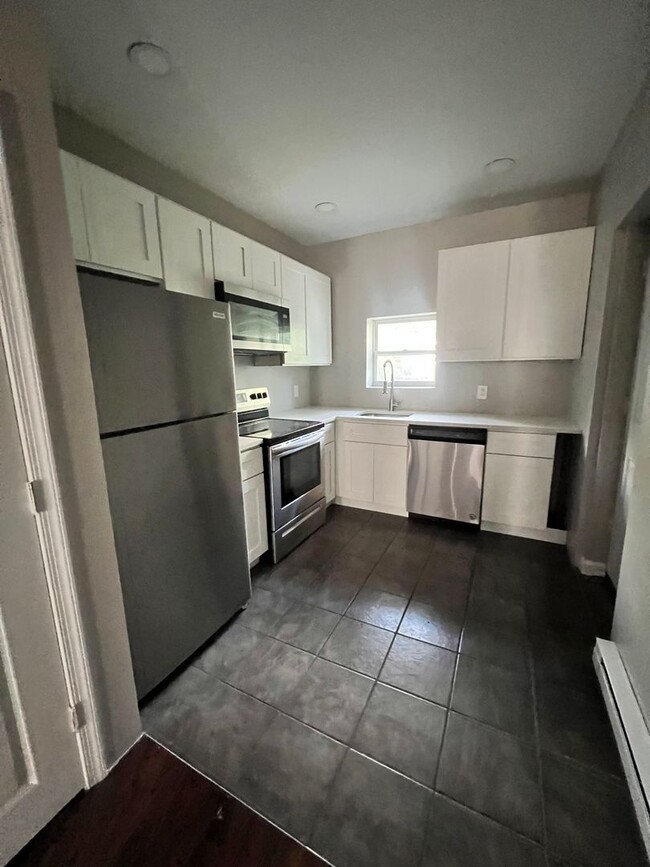 Building Photo - CHARMING 3 BEDROOM HOME IN NORTH PHILADELP...