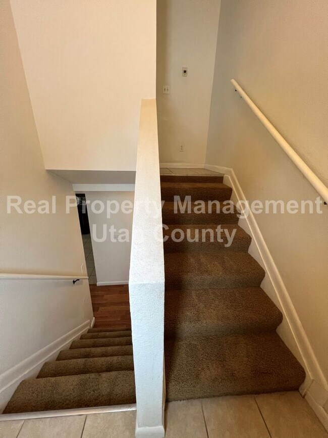 Building Photo - 1009 W 675 N