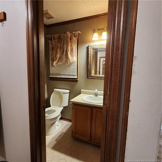 Building Photo - 4016 Bankside Dr