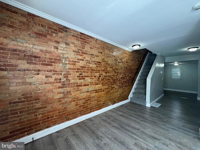 Building Photo - 3205 Latona St
