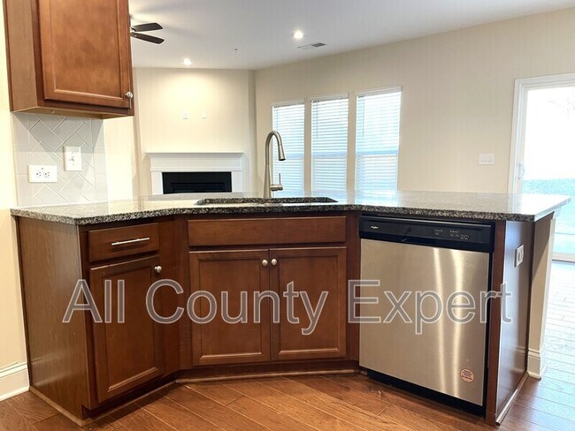 Building Photo - 502 Cooper Ln