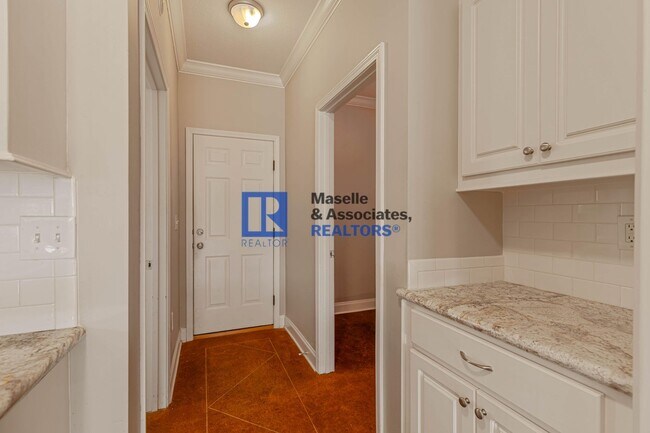 Building Photo - 3 Bed/2 Bath Home in Providence