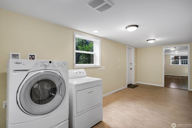 Building Photo - 4021 NE 60th St