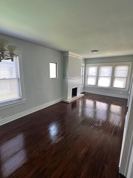 Building Photo - 946 N Homan Ave