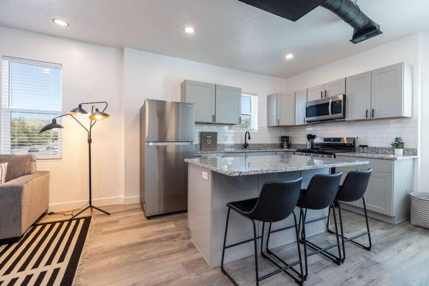 Building Photo - 677 S 700 E
