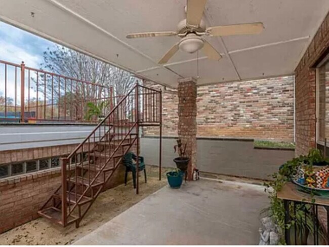 Building Photo - 815 Montreal Dr