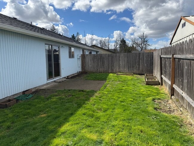 Building Photo - Great single level 2 bed/1 bath duplex in Thurston!