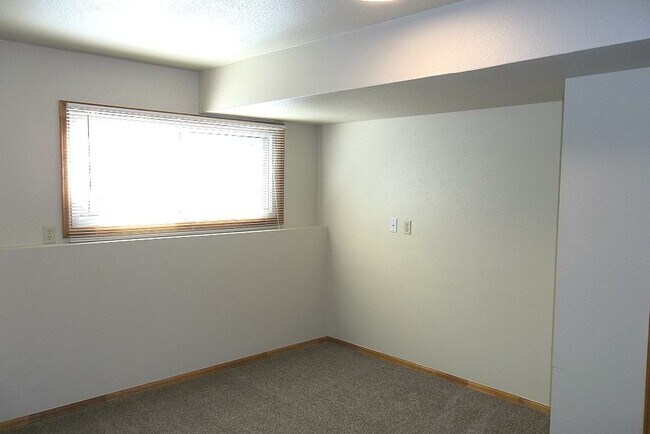 Building Photo - Classic Fort Collins Home Available This August