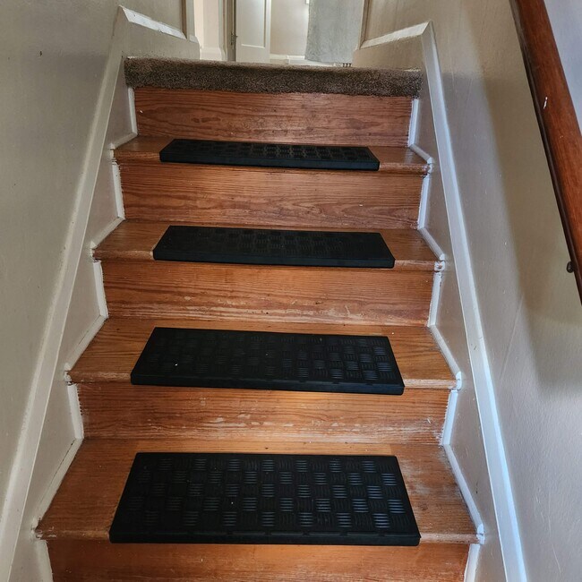 Building Photo - 6004 Edna Ave