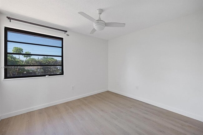 Building Photo - 3809 SW 82nd Ave