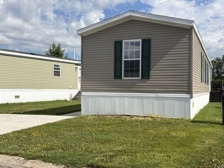 Building Photo - 15377 Dominique Dr